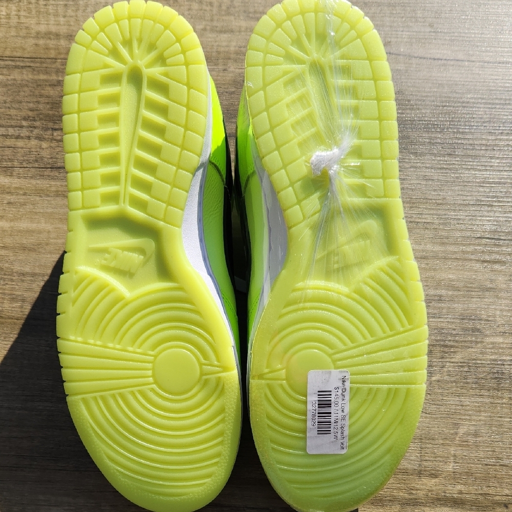 Nike Bright Lime Green Sneakers - Picture 4 of 5